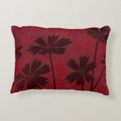 クリムゾンの背景の花の頭のシルエット アクセントクッション (裏面)