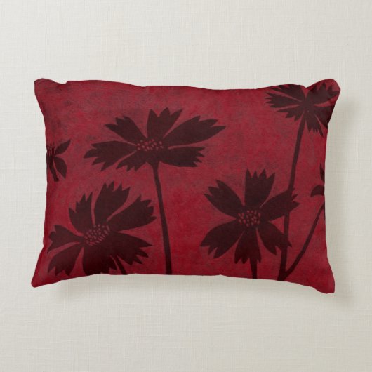 クリムゾンの背景の花の頭のシルエット アクセントクッション (裏面)