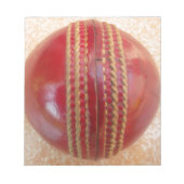 クリムゾンステッチの焦点：クリケットのハートのクローズアップ ノートパッド (正面)