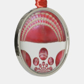 クリムゾンスピン – 美しい赤いクリケットボールアルティ メタルオーナメント (右)