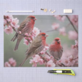 "クリムゾントリオ：ピンクの開花の中の赤いフィンチ" 薄葉紙 (クラフト)
