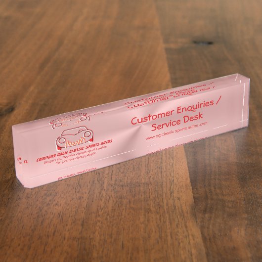 クリムゾンレッドクラシックラグジュアリースポーツカーロゴon pink デスクネームプレート (側面)