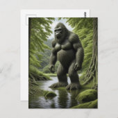 クリークの漫画に立っているビッグフット ポストカード (正面/裏面)