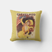 クリーブランドによっては黄色のアメリカの女の子が自転車に乗ります クッション (正面)
