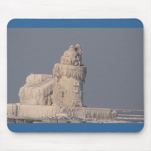 クリーブランドの凍結する灯台 マウスパッド (正面)