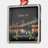 クリーブランド、オハイオの街並み、メリークリスマスメタルO メタルオーナメント (左)