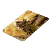 クリーミーなヤギのチーズとローストビーフサンドイッチ マグネット (左側)