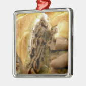 クリーミーなヤギのチーズとローストビーフサンドイッチ メタルオーナメント (左)