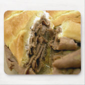 クリーミーな羊乳チーズが付いているローストビーフサンドイッチ マウスパッド (正面)