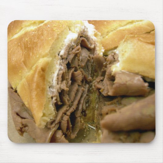 クリーミーな羊乳チーズが付いているローストビーフサンドイッチ マウスパッド (正面)