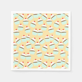 クリームとさくらんぼを載せたチョコレートカップケーキ スタンダードカクテルナプキン