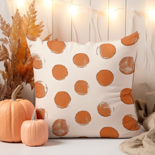 クリームとオレンジのドットスタンプのパターン クッション