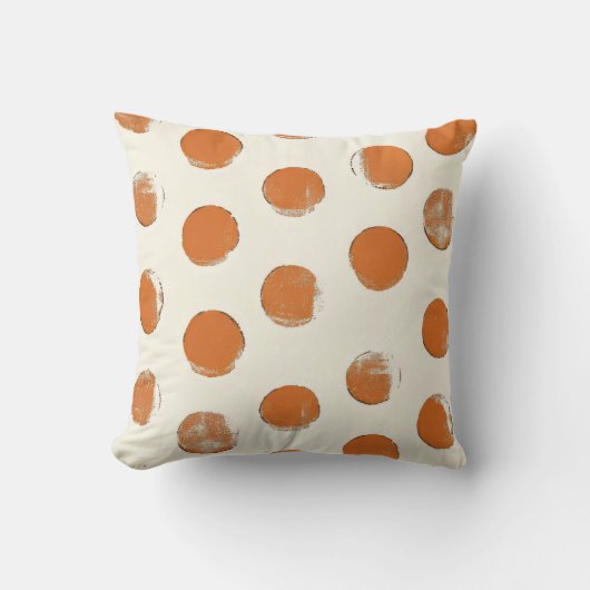 クリームとオレンジのドットスタンプのパターン クッション (正面)