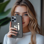 クリームとグレーのモノグラムイニシャル iPhoneケース