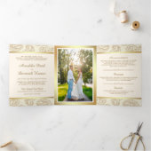 クリームとゴールドのペイズリー インドスタイルのウェディングフォト 三つ折り招待状 (内部)