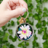 クリームとピンクの花 キーホルダー (手)