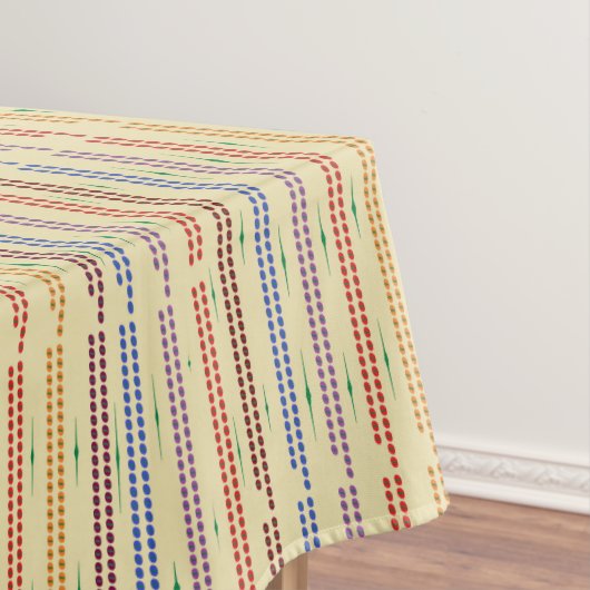 クリームと点々のある多色の テーブルクロス (インサイチュ)