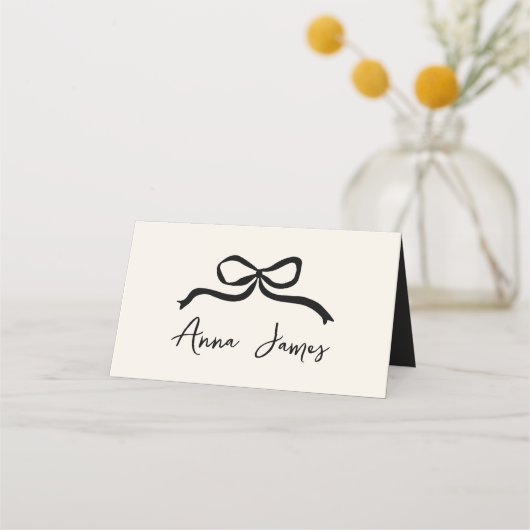 クリームと黒お洒落手引き弓 プレイスカード (正面)