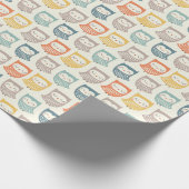 クリームにミュートされた紅葉のかわいいフクロウ ラッピングペーパー (角)