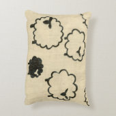 クリームの背景に白と黒の羊 アクセントクッション (裏面(縦))