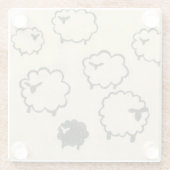 クリームの背景に白と黒の羊 ガラスコースター (裏面)