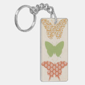 クリームの背景に飾り蝶のパターン キーホルダー (正面左)