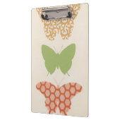 クリームの背景に飾り蝶のパターン クリップボード (左)