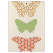 クリームの背景に飾り蝶のパターン クリップボード (裏面)