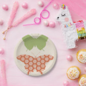 クリームの背景に飾り蝶のパターン ペーパープレート (パーティー)