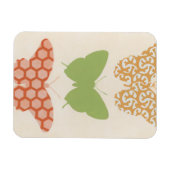 クリームの背景に飾り蝶のパターン マグネット (横)