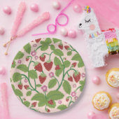 クリームの背景のイチゴのフィールド ペーパープレート (パーティー)