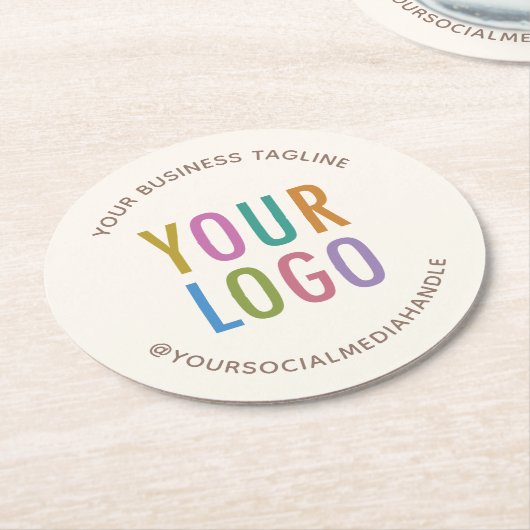 クリームアイボリーベージュ色紙コースターカスタムズロゴラウンド ラウンドペーパーコースター (アングル)