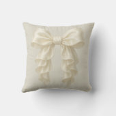 クリームカスケードラッフルボウエレガントポーガーリープ クッション (裏面)