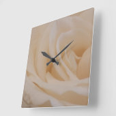 クリームカラーバラクローズアップ スクエア壁時計 (傾斜)