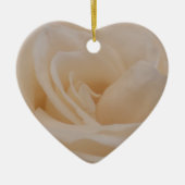 クリームカラーバラクローズアップ セラミックオーナメント (正面)