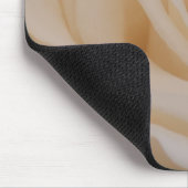 クリームカラーバラクローズアップ マウスパッド (コーナー)