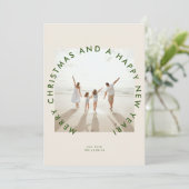 クリームグモダンリーンシンプルクリスマスフォトグリーティング シーズンカード (スタンド正面)