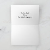 クリームサテンの背景のピンクの蝶 カード (内部)