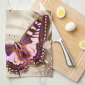 クリームサテンの背景のピンクの蝶 キッチンタオル (四つ折り)