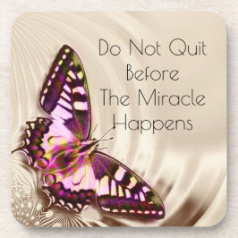 クリームサテンの背景のピンクの蝶 コースター