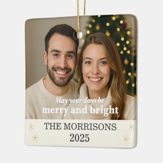 クリームニュートラル&金ゴールドファミリーフォトスノーフレーク セラミックオーナメント (左)