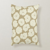 クリームバラオンゴールデンベージュ – シームレスパターン。 アクセントクッション (正面(垂直))