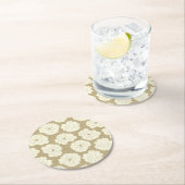 クリームバラオンゴールデンベージュ – シームレスパターン。 ラウンドペーパーコースター (インサイチュ)