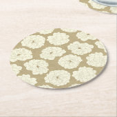 クリームバラオンゴールデンベージュ – シームレスパターン。 ラウンドペーパーコースター (アングル)