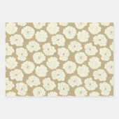 クリームバラオンゴールデンベージュ – シームレスパターン。 ラッピングペーパーシート (正面)