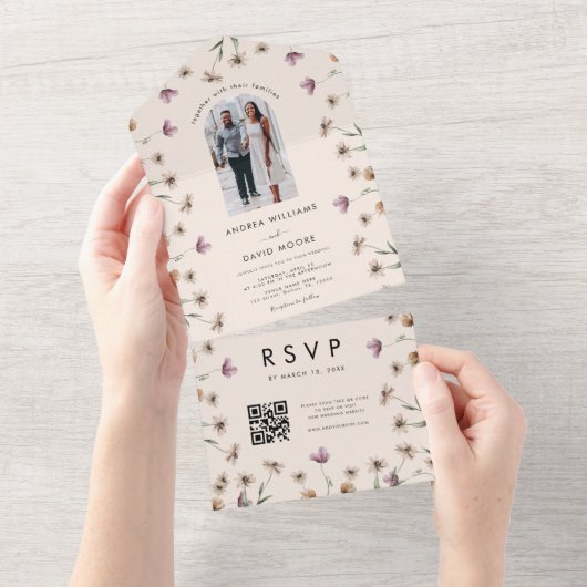 クリームベージュワイルドフラワーアーチフォトQRコード結婚ズ オールインワン招待状 (貼ってはがせる)