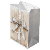 クリームホワイトシルバーグリジージーグラムボウクリスマス ミディアムペーパーバッグ (裏面アングル)