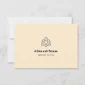 クリームモダンのケルトの記号と葉 出欠カード (裏面)