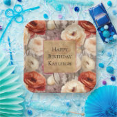 クリームレッドブルゴーニュフローラ誕生日 ペーパープレート (パーティー)