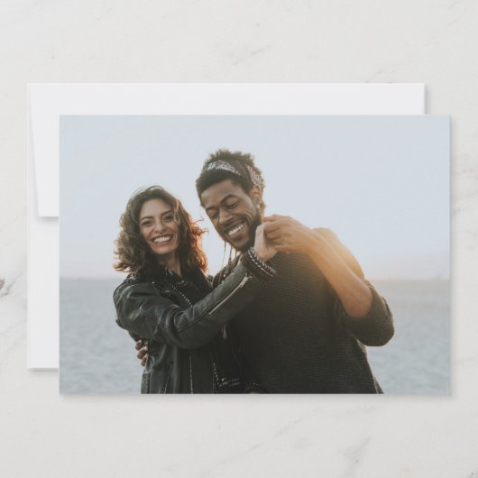 クリームレトロタイプライター結婚フォントのフォトバック セーブザデート (裏面)